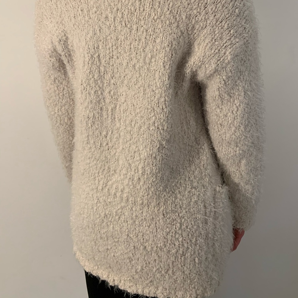 Fuzzy sweater - Picture 2 of 4